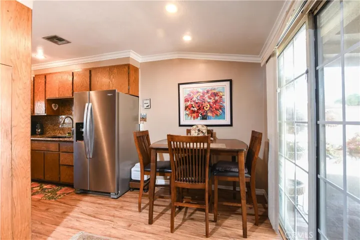 Dining area off kitchen