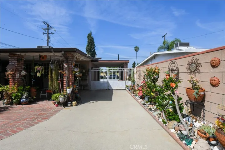 4616 N Roxburgh, Covina, California 91722