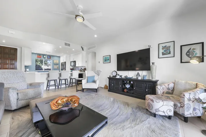 Living room/kitchen