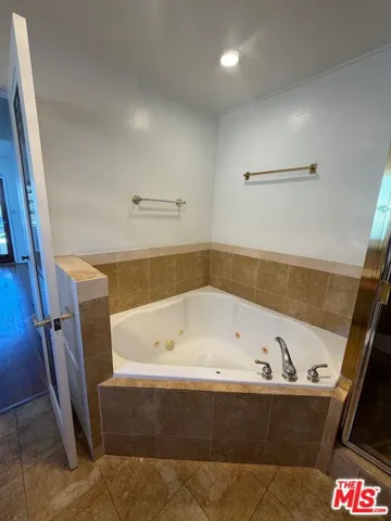 1st floor - Bathroom 1