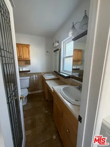 1st floor - Bathroom 1