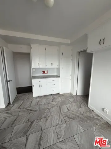 Upper Unit kitchen