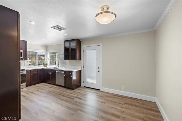 Dining area in just off the kitchen and living room