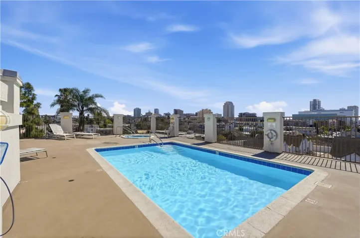 Rooftop Pool & Spa