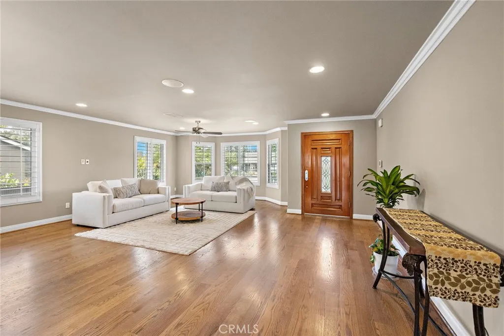Family Room/Entry - Furnished