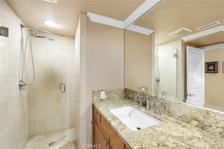 Upstairs Full Bathroom #2