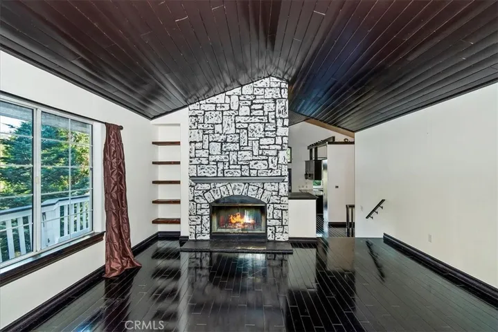 24048 Altdorf, Crestline, California 92325