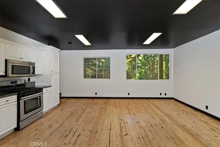 24048 Altdorf, Crestline, California 92325