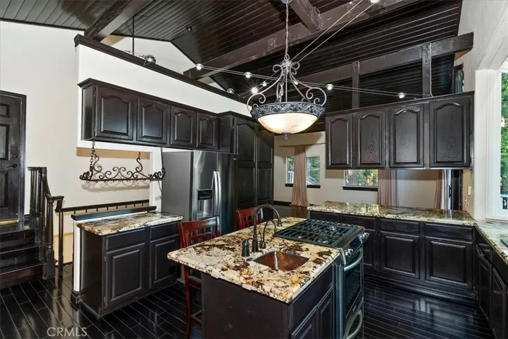 24048 Altdorf, Crestline, California 92325