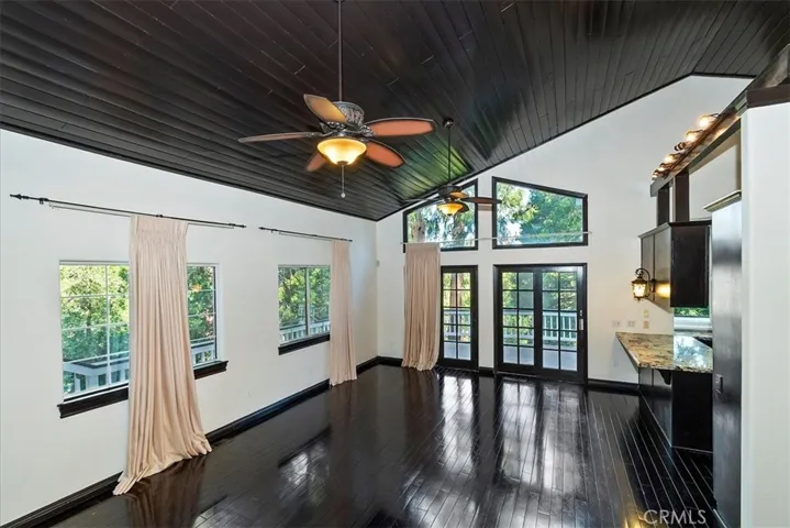 24048 Altdorf, Crestline, California 92325