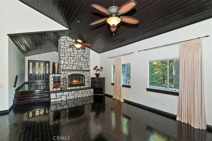 24048 Altdorf, Crestline, California 92325