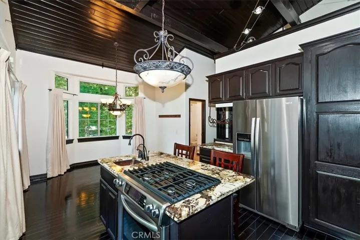 24048 Altdorf, Crestline, California 92325