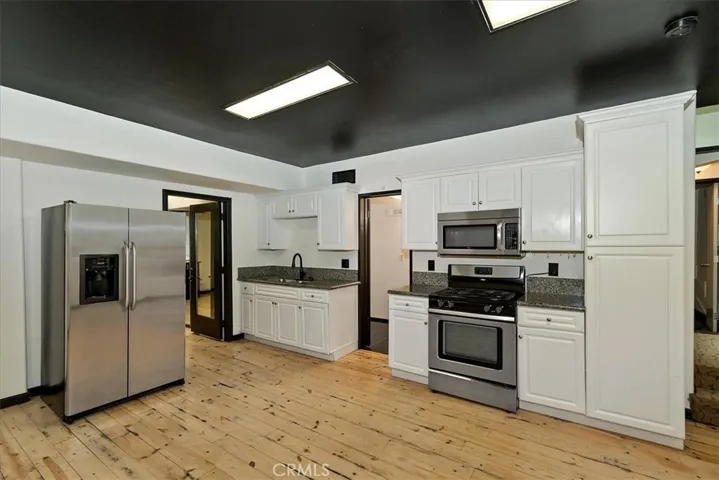 24048 Altdorf, Crestline, California 92325