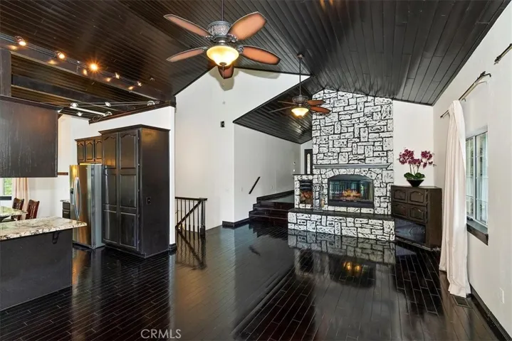 24048 Altdorf, Crestline, California 92325