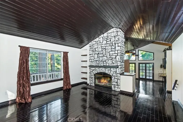 24048 Altdorf, Crestline, California 92325