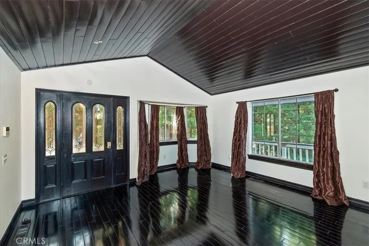 24048 Altdorf, Crestline, California 92325