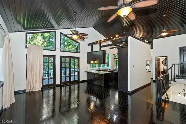 24048 Altdorf, Crestline, California 92325