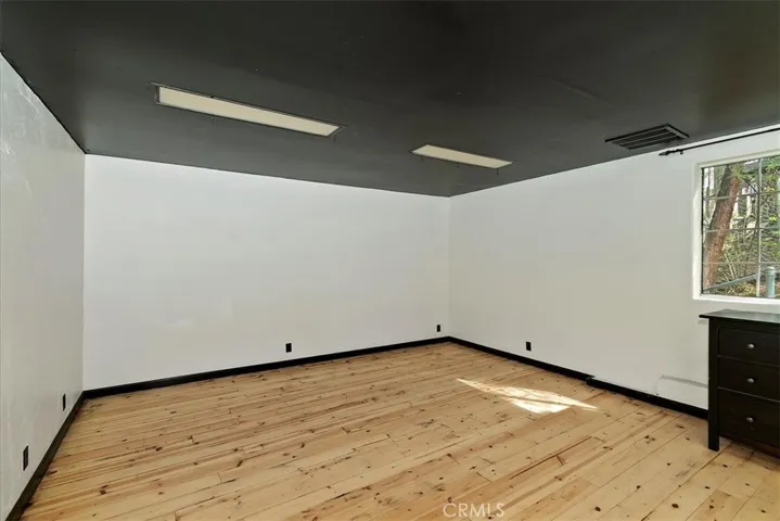 24048 Altdorf, Crestline, California 92325