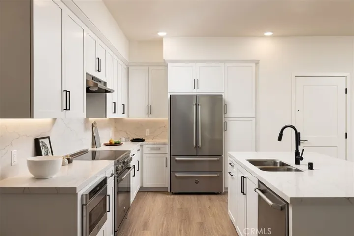 414 Main St. 410, Huntington Beach, California 92648