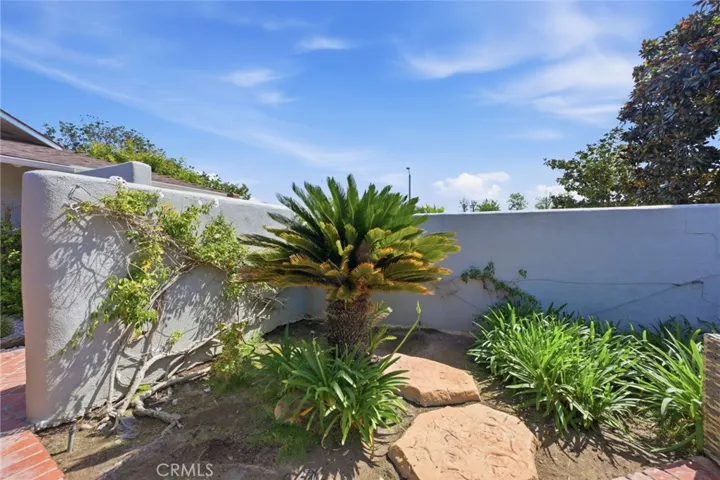 Beautiful front yard land scaping