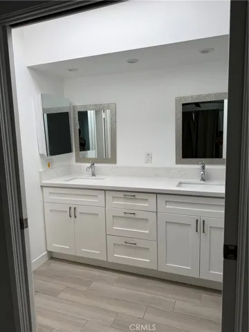 Primary Bath w/Double Sinks
