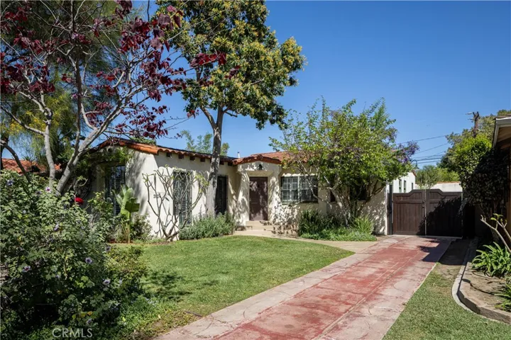 2824 Chestnut Avenue, Long Beach, California 90806