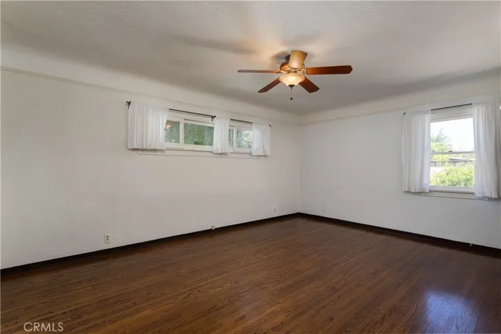 2nd bedroom: very large bedroom