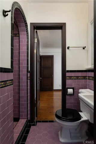 2nd bathroom, view towards 3rd bedroom