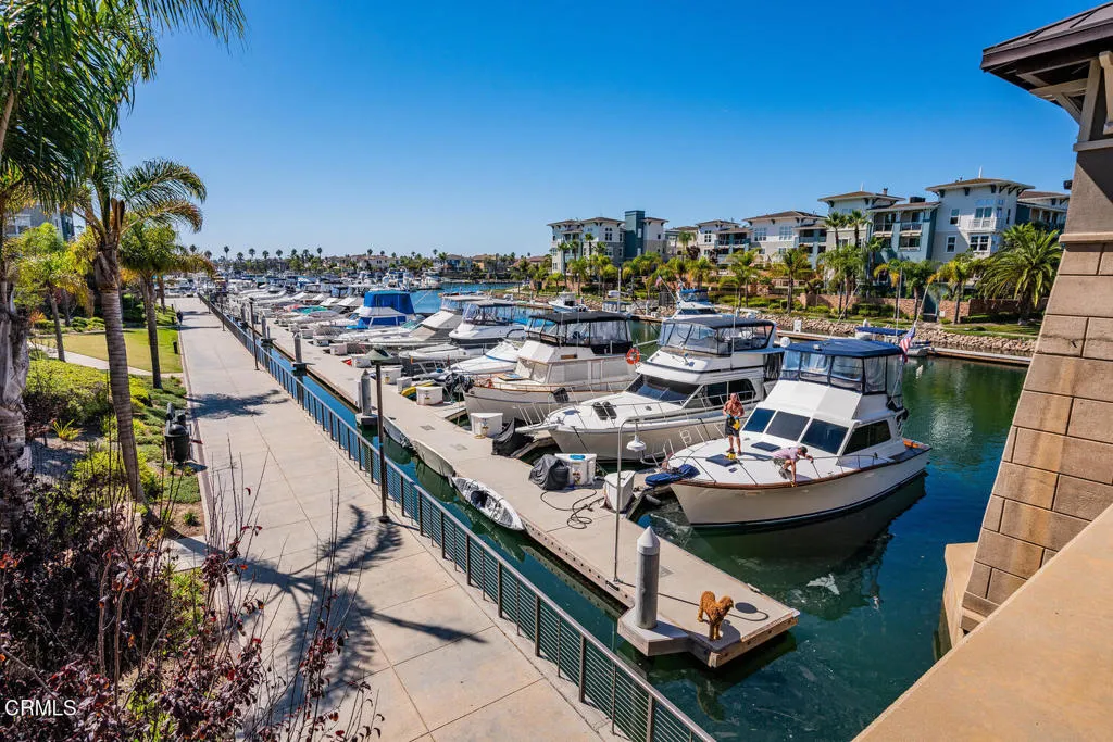 1512 Seabridge Ln Oxnard CA-large-038-04
