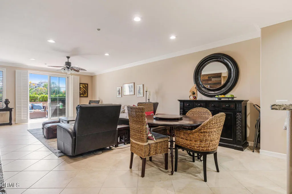 1512 Seabridge Ln Oxnard CA-large-012-00