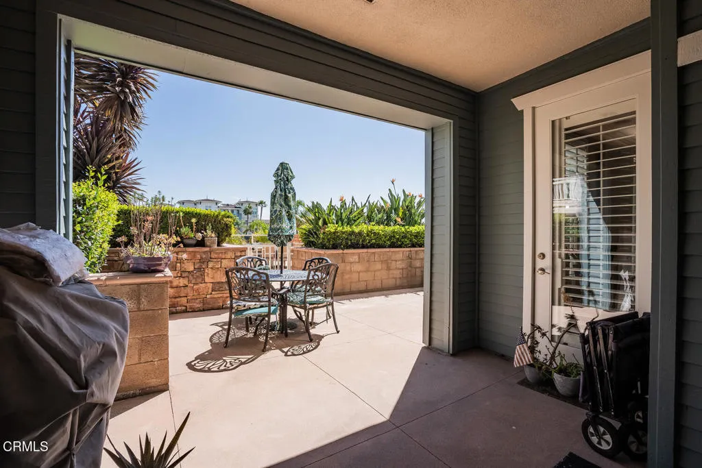 1512 Seabridge Ln Oxnard CA-large-031-03
