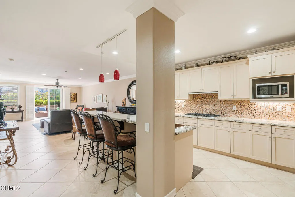 1512 Seabridge Ln Oxnard CA-large-013-01