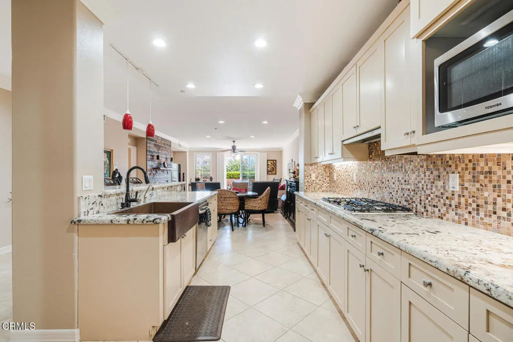 1512 Seabridge Ln Oxnard CA-large-015-01