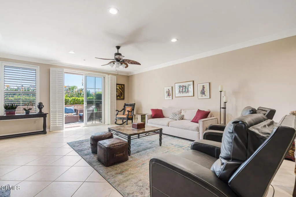 1512 Seabridge Ln Oxnard CA-large-007-00