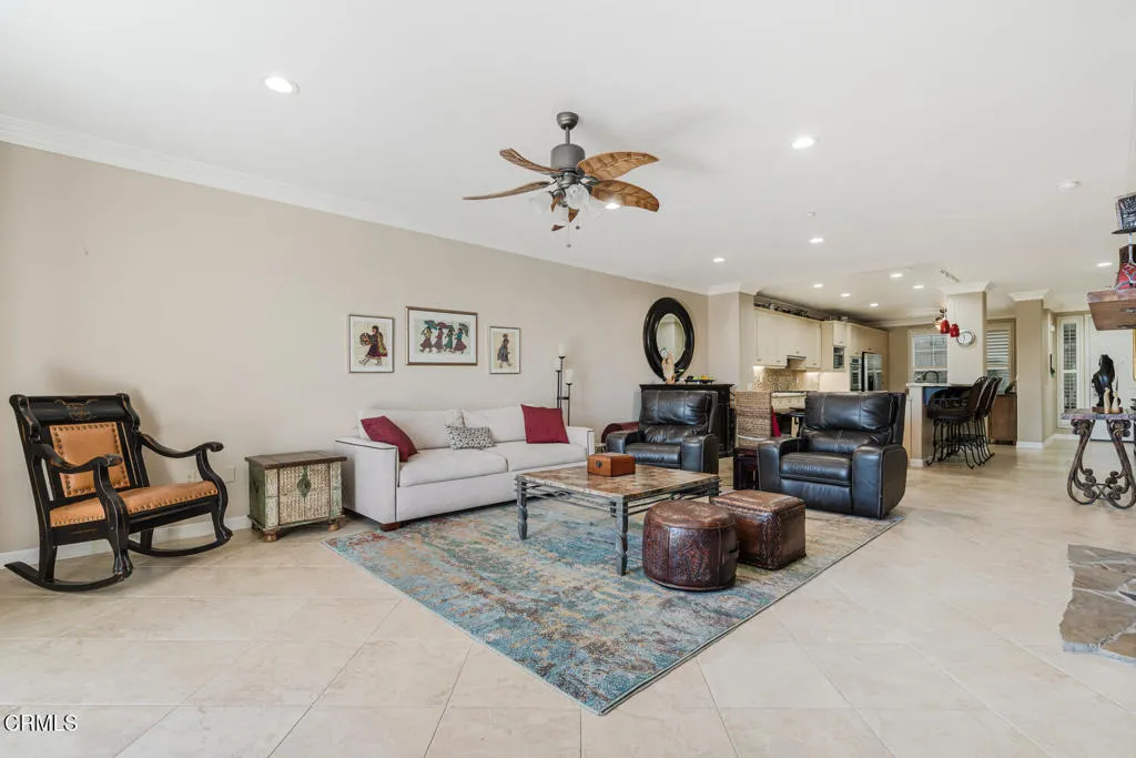 1512 Seabridge Ln Oxnard CA-large-008-00