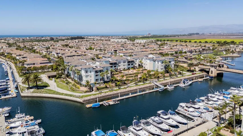 1512 Seabridge Ln Oxnard CA-large-005-00