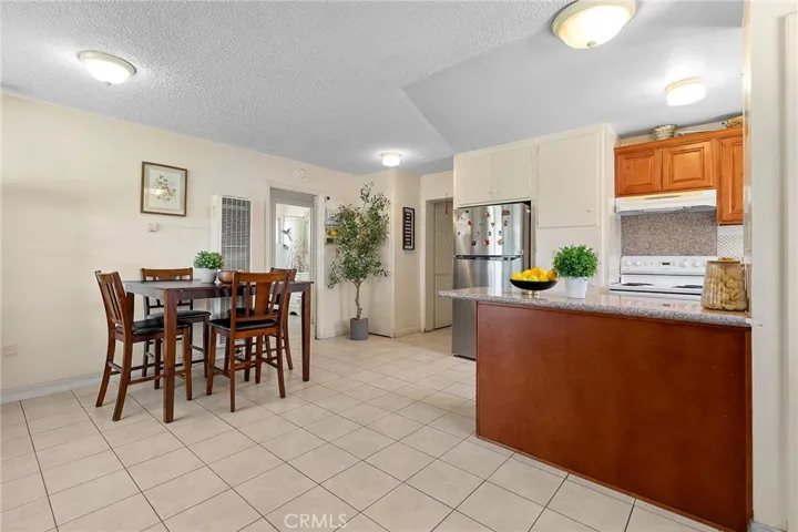 Used Photoshop to remove a shelf.