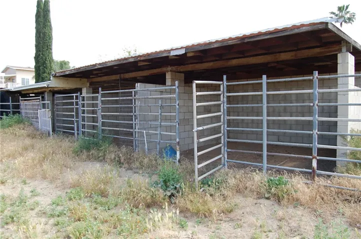 Block and pipe horse cstalls.