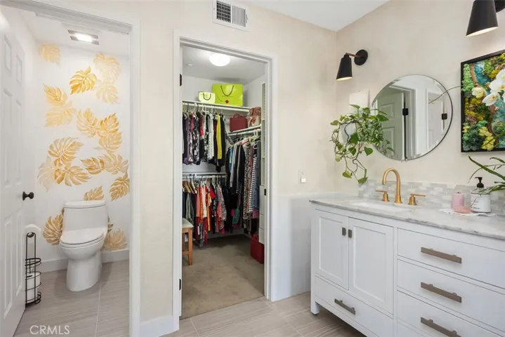 Walk-in closet