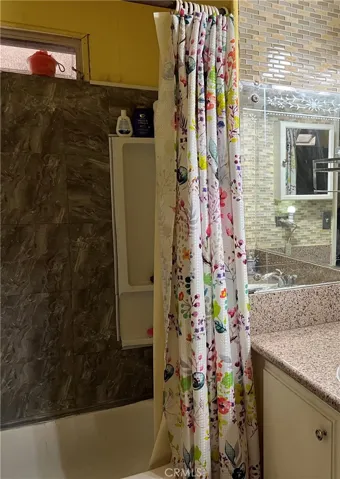 Bath 1 Tub/Shower