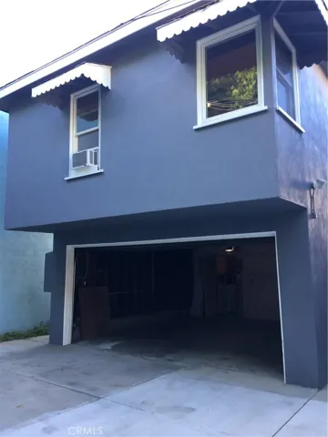 back 660 sf 1 bd 1 bt cottage with 2 car garage plus off street parking