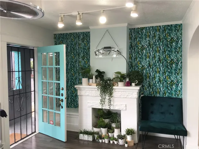 Interior 343 of front room