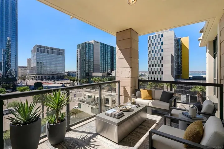 https://zimg.paragon.ice.com/ParagonImages/Property/PA/SDMLS/260007374/10/120/90/663bc6e1450230d8868b92efe6957b97/3/72d4db5ccf383788177c906d21e59f8f/260007374-5982b196-8d17-48a3-bb0f-34bacabd666d.JPG