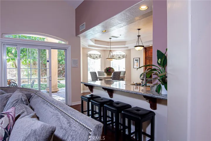 Bar area to kitchen