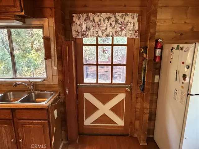 KITCHEN DOOR