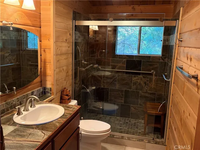 MAIN FLOOR BATH