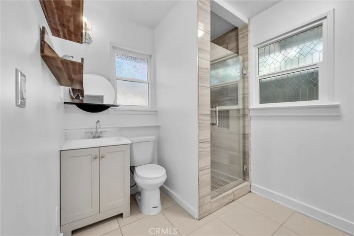 (1b1b) Bathroom
