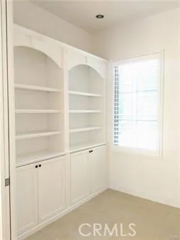 Bonus room: den, office, play room, etc.