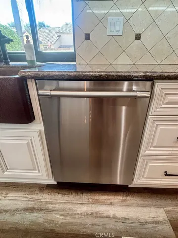 Stainless steel high functioning dishwasher