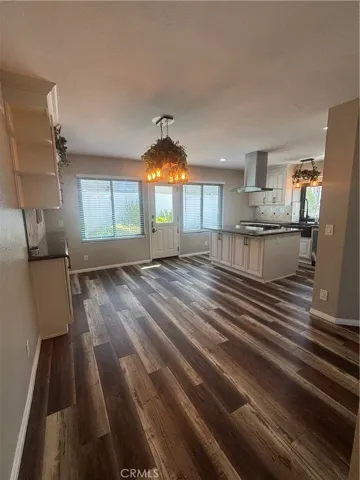 Step into the beautiful chef's kitchen and casual dining area. Perfect for entertaining!
